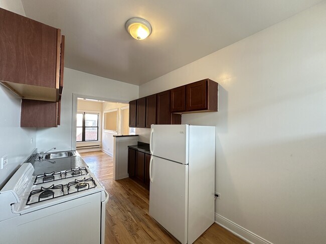 Foto del edificio - 828 W Waveland Ave