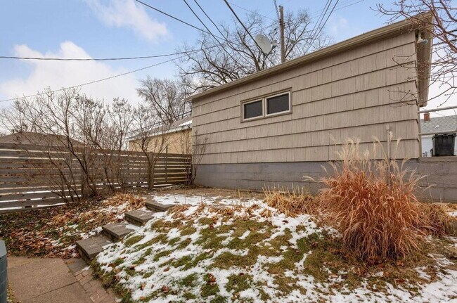 Foto del edificio - 4539 Bloomington Ave