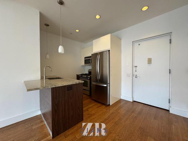 Foto del edificio - 1 bedroom in Brooklyn NY 11238