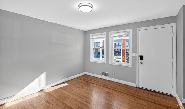 Building Photo - 3425 Dunran Rd