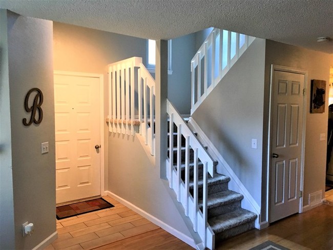 Building Photo - Gorgeous Townhome in the Sugarmill Condos