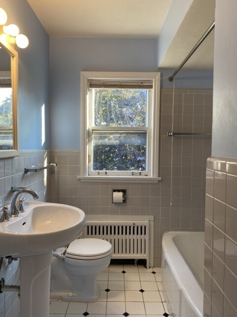 Building Photo - 1400 Hinman Ave