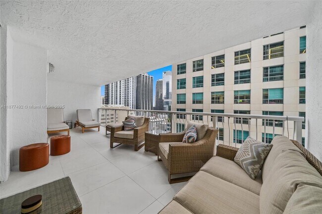 Foto del edificio - 1200 Brickell Bay Dr