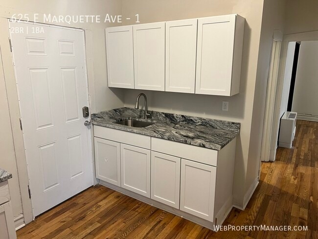 Foto del edificio - 625 E Marquette Rd