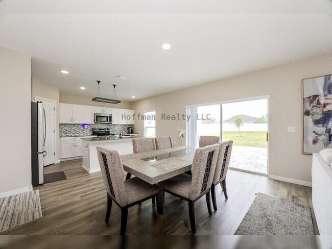 Building Photo - Spacious 5-Bedroom Home in Amenity-Rich Tr...