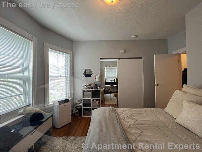 Foto del edificio - 69 Raymond Ave