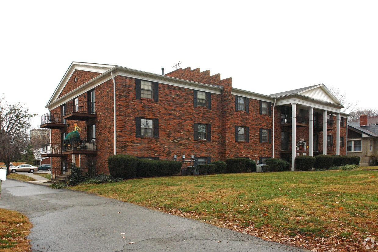 Primary Photo - 2214 Sherwood Ave