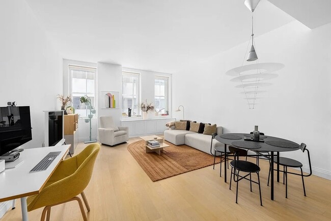 Building Photo - 1 Wall St