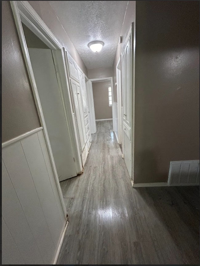 Building Photo - Charming 3 Bed Home
