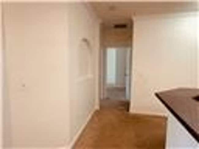 Building Photo - Palm Estates 2/2