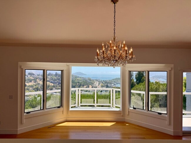 Building Photo - 51 Via Los Altos