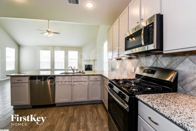 Building Photo - 32711 Oak Heights Ln