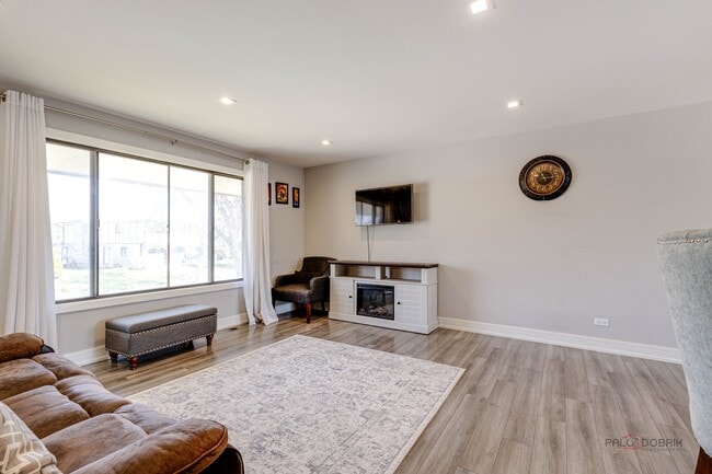 Foto del edificio - 1171 Saylesville Ln