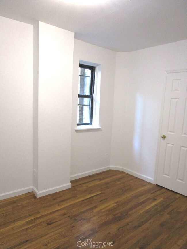 Building Photo - 11 Maiden Ln