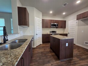 Building Photo - 9914 Grosbeak Ln