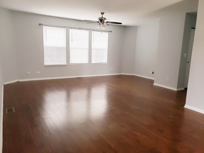 Building Photo - 292 Waterbury Cir