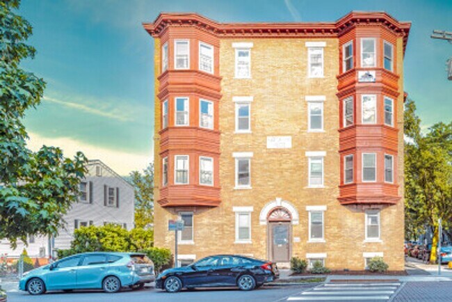 Foto del edificio - Incredible 4 bed 2 bath - East Cambridge/K...