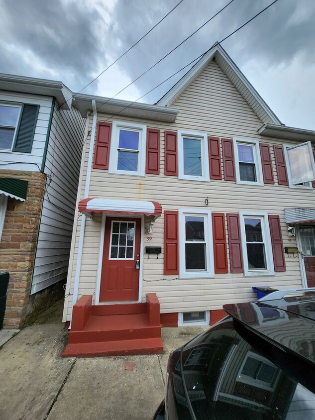 Foto principal - Newly Renovated 3bed/1Bath Single Family