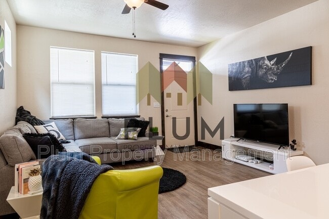 Building Photo - 2345 Aspen Grv Lp