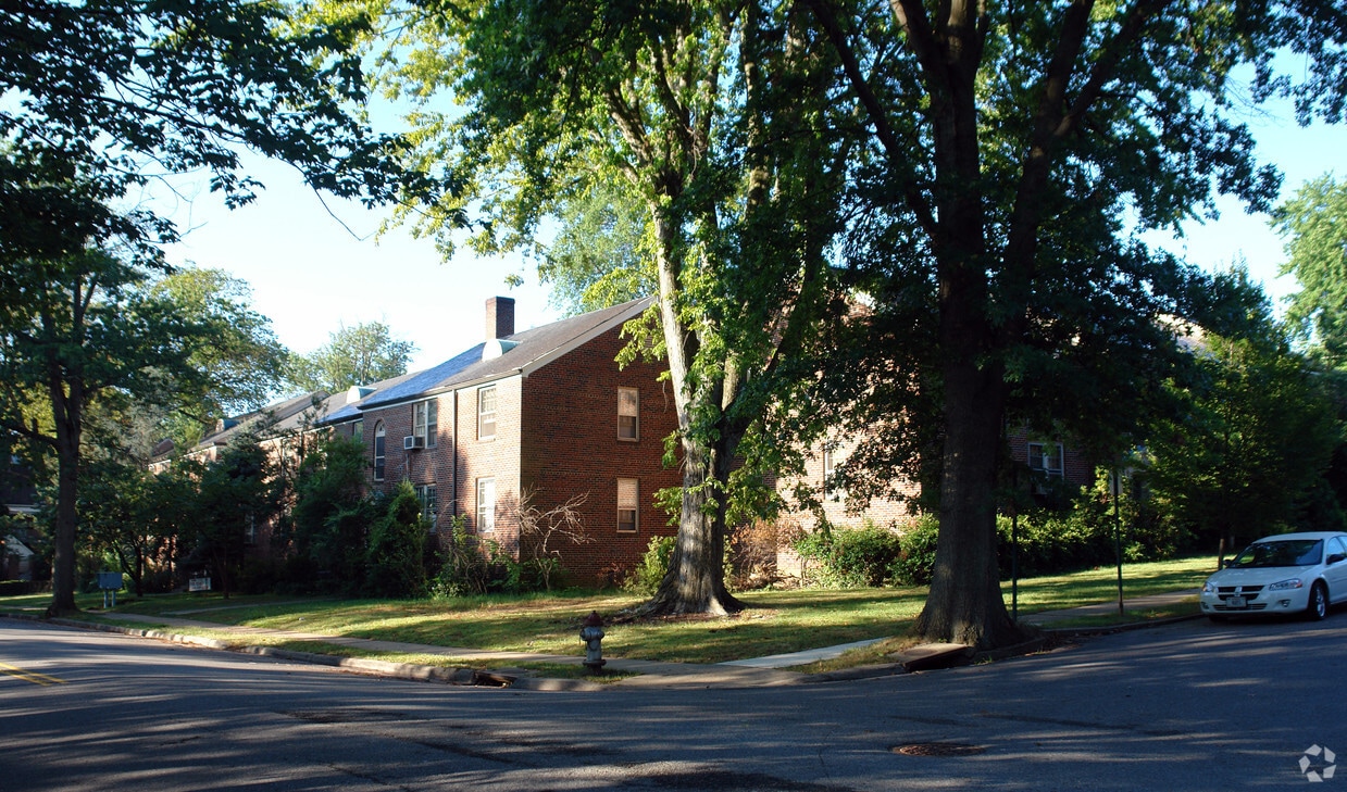 Building Photo - 1320-1324 Kenmore Ave