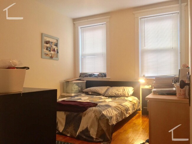 Foto del edificio - Large Fully Renovated Unit On Cleveland Ci...