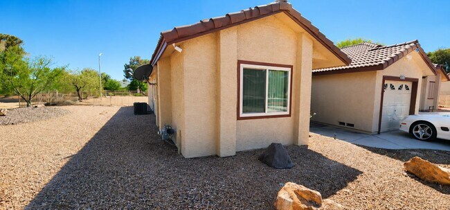 Foto del edificio - 5213 Orchard Hills Ave
