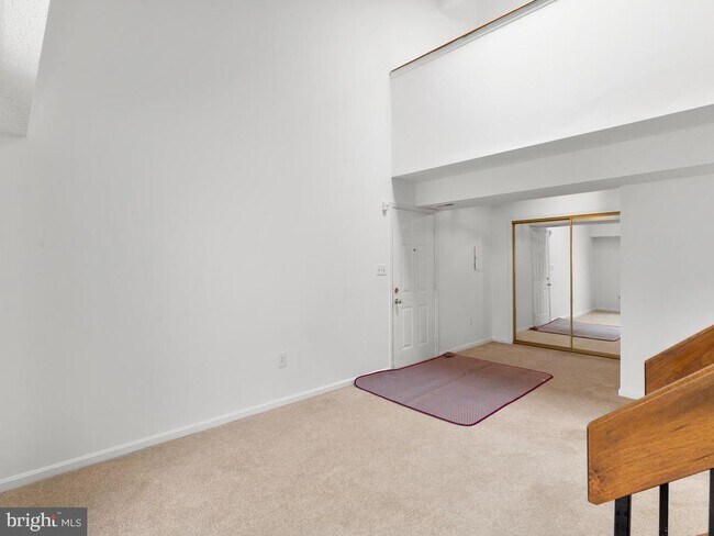 Building Photo - 1605 Carriage House Terrace