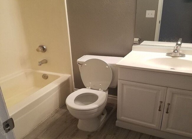 Building Photo - Newly Remodeled home for you!