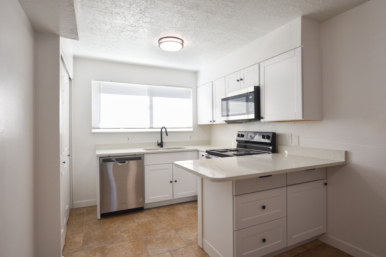 Primary Photo - 1493 W 2320 S