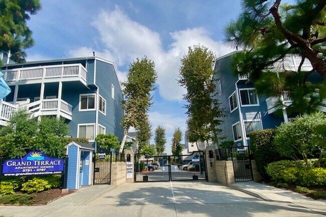 Building Photo - The Grand Terrace Apartments