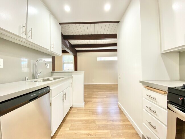 Building Photo - 1821 Canyon Dr