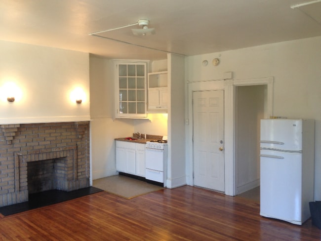 Building Photo - 630 S 48th St