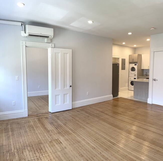 Building Photo - 174 Newbury St