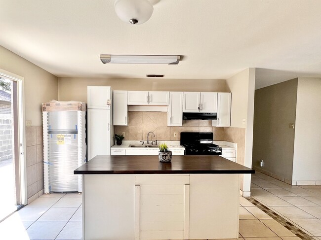 Building Photo - 1515 Quail Creek Rd