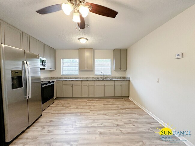 Building Photo - Nice 2 Bedroom Duplex in Fort Walton Beach!