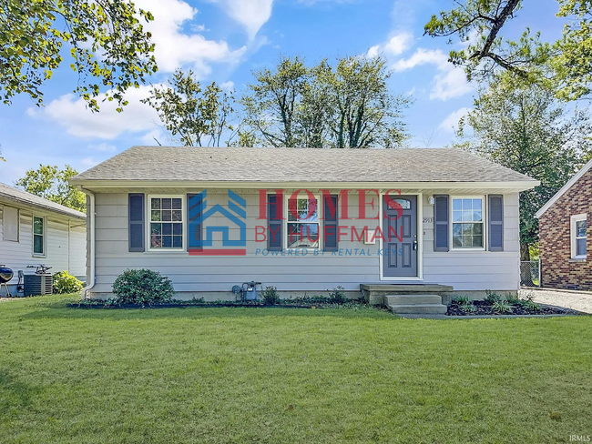 Building Photo - Three Bedroom House | Detached Garage