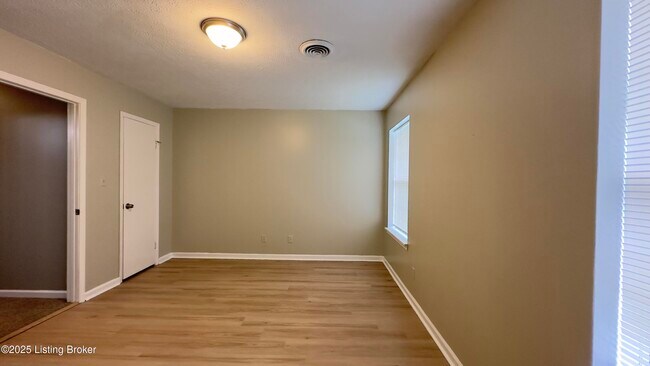 Foto del edificio - 727 E Court Ave