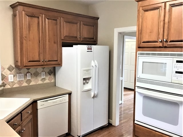 Foto del edificio - 4030 Belle Meade Cir