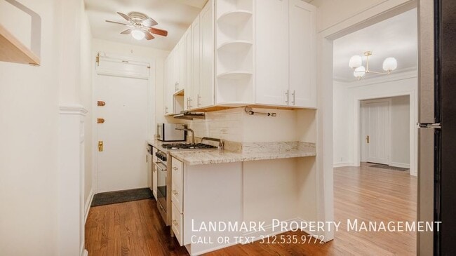Photo - 3604 N Pine Grove Ave Apartment