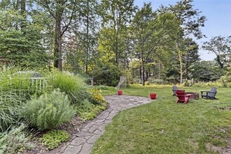 Building Photo - 204 Roat St