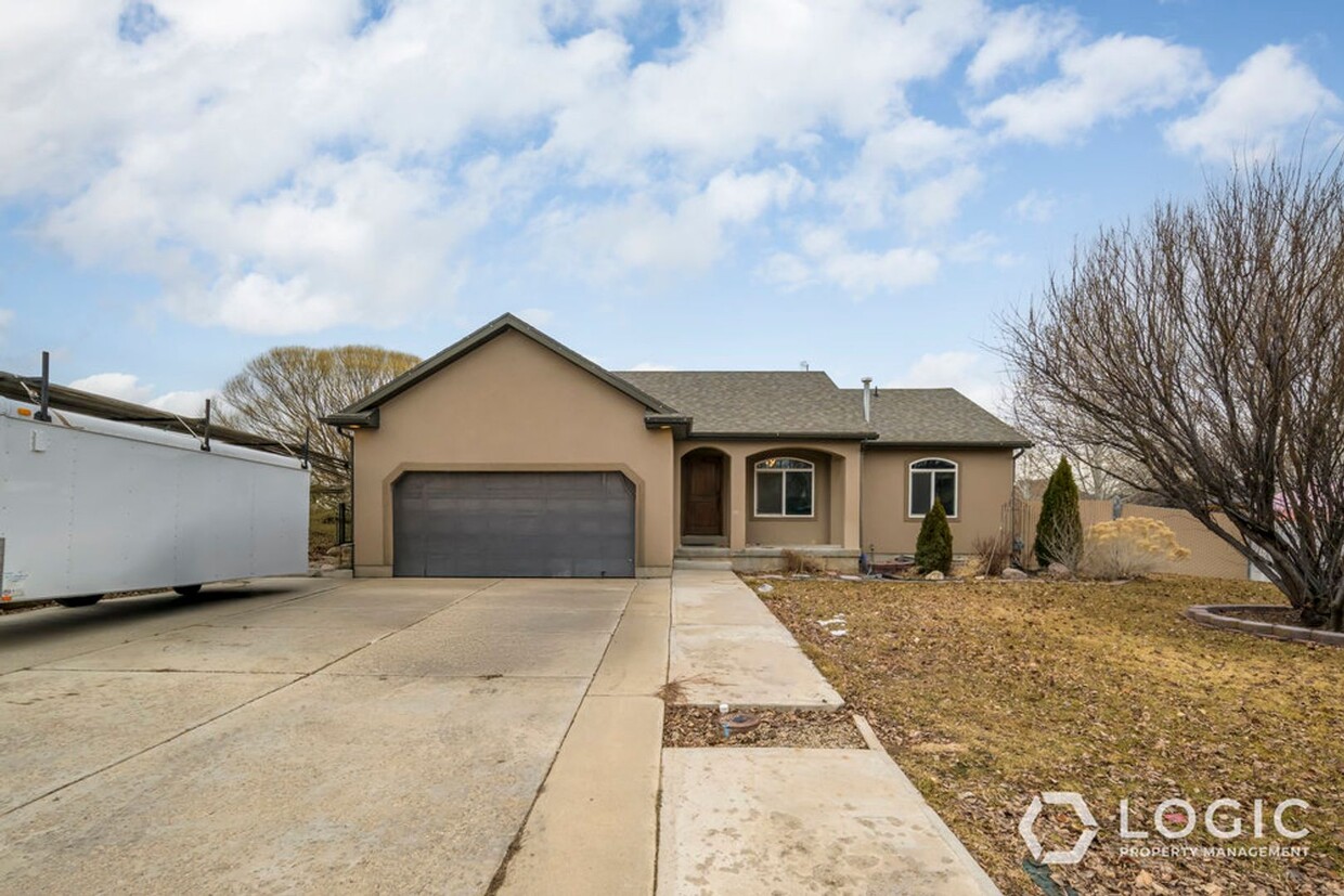 Foto principal - Beautiful Home in Cedar Valley Area!