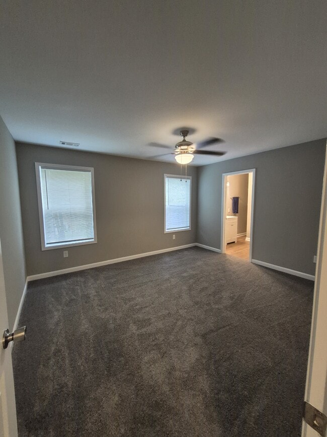 Building Photo - 595 Vaughn Rd