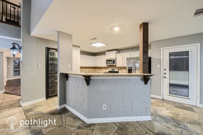 Building Photo - 220 Flatwood Drive UNIT