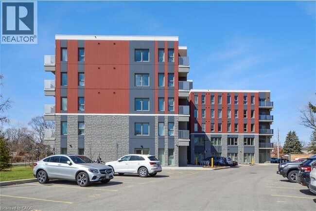 Photo du bâtiment - 77 Leland St