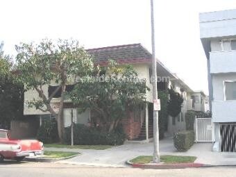 Foto principal - 9804 Regent St