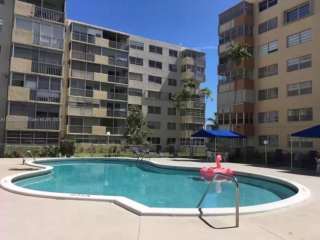 Building Photo - 16410 Miami Dr