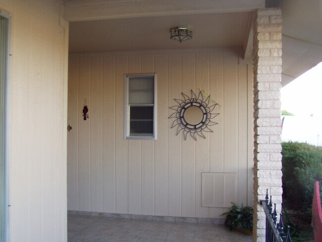 Building Photo - 9518 W Willowbrook Dr