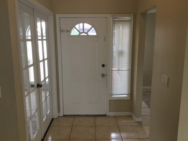 Building Photo - 202 S Somerset Ct