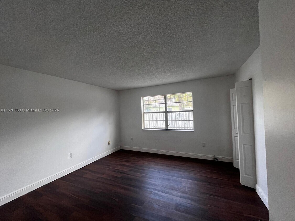 Building Photo - 301 NW 177th St
