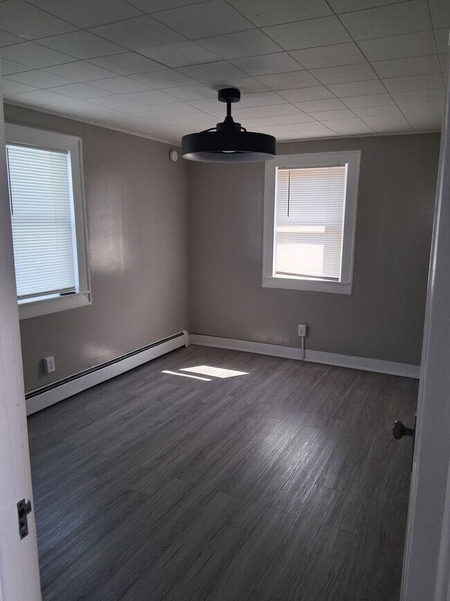 Foto del edificio - 1BR//1 B  Single Family Home  Mapleside Ne...